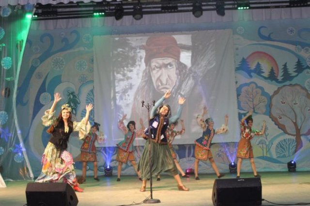 21 декабря  в РДК прошел районный фестиваль-конкурс  «Баба-Яга — 2017».